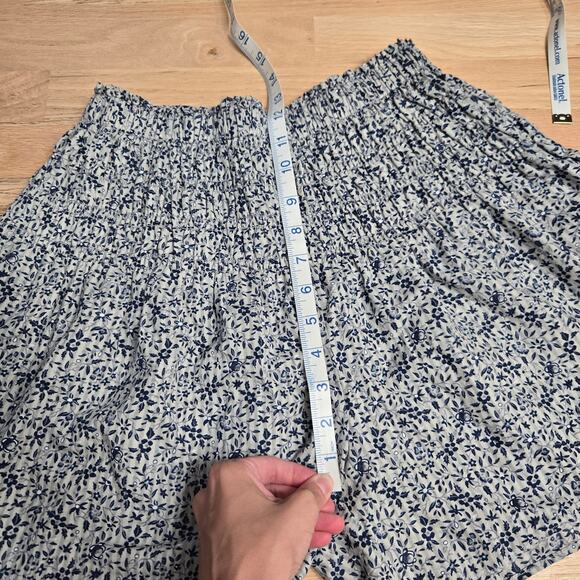 Madewell Smocked Pull-On Shorts in Florentine Floral XS Blue - Picture 2 of 8